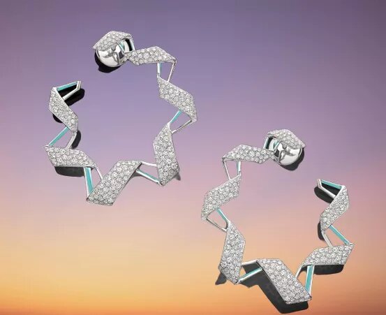 Palmiero le da la bienvenida al invierno / Patricia Olivares Taylhardat, Palmiero, colección Nastri, línea Preciousness, línea Ilusion, Joyería Braganza, joyas, diamantes, esmalte, simplicidad, mujer Braganza, temporada, pavé, diseño, majestuoso, creación, italiano, joyero, visión, italiana, colección, cintas, pendientes, elegancia, mujer