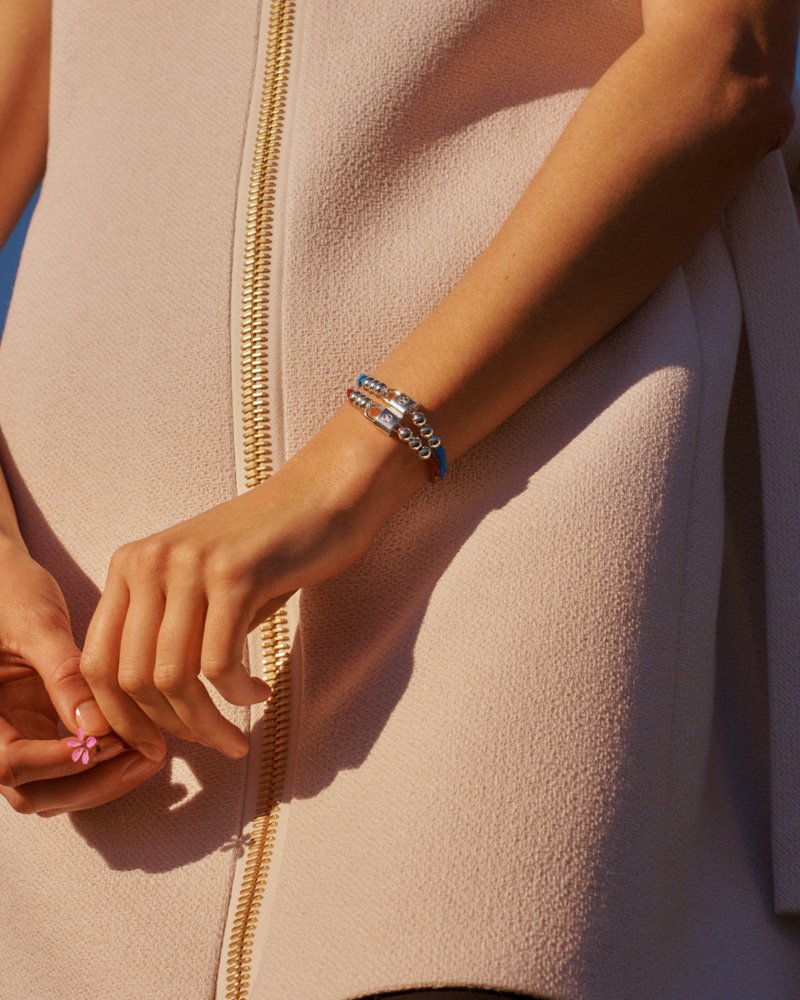 Louis Vuitton lanza nuevo brazalete en apoyo a UNICEF / Patricia Olivares Taylhardat, Louis Vuitton, UNICEF, Silver Lockit, Silver Lockit Beads, Boko Haram, Rohingya, Bangladés, Yemen, brazalete, titanio, diseños, humanitario