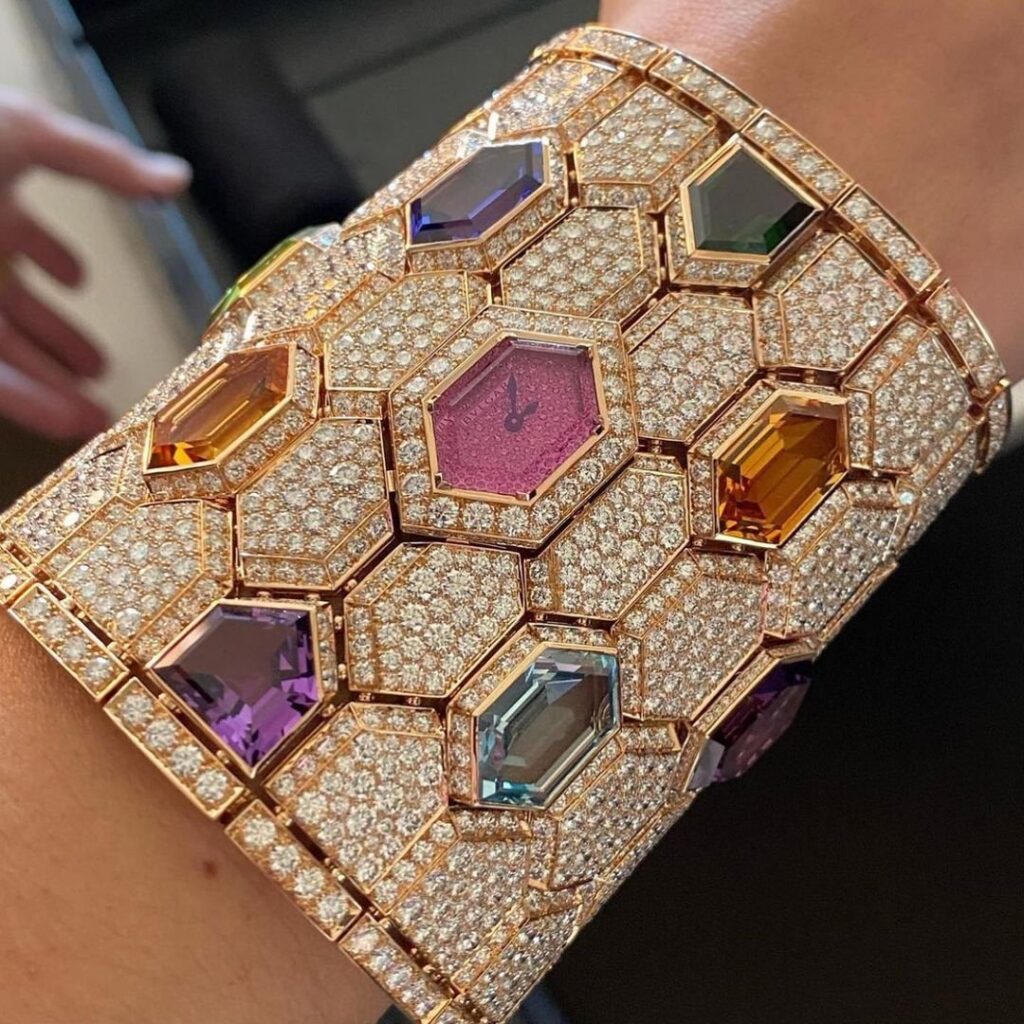 Serpenti Misteriosi Cleopatra / Patricia Olivares Taylhardat, Bvlgari, Serpenti Misteriosi Cleopatra, Serpenti Cleopatra, Gran Premio de Relojería de Ginebra, Antiguo, Egipto, joyería, relojería, piedras preciosas, colores, serpiente, maison, antiguo, reinas, historia, talismán