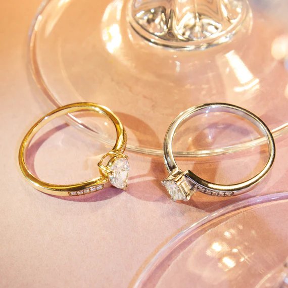 Almas gemelas que se unen en la nueva colección de Djula / Patricia Olivares Taylhardat, Djula, Union, colección, diamantes, accesorios, gemelas, oro, glamour, anillo, alianzas, princesa, brillante, esmeralda, joyas, set, francesa