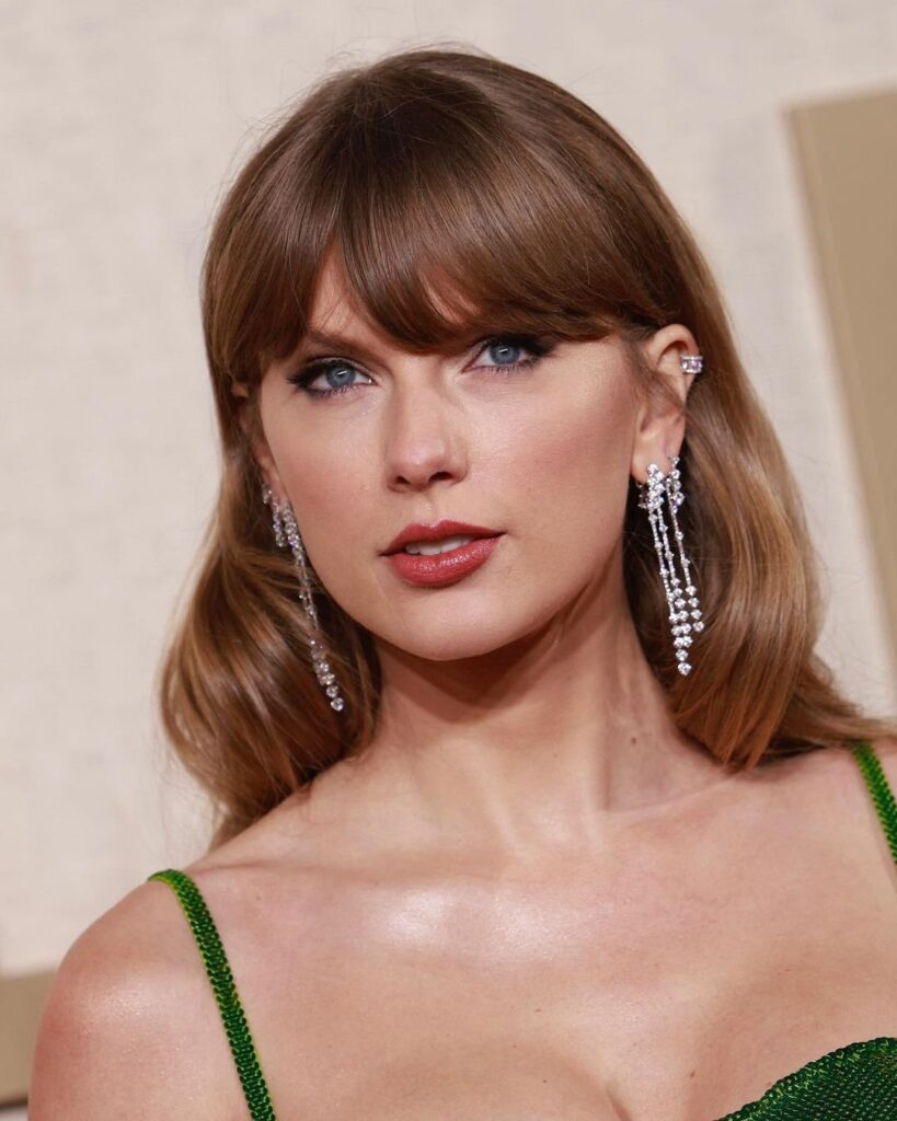 El brillo de los Golden Globes en 6 piezas de joyería / Patricia Olivares Taylhardat, Golden Globes, De Beers, Tiffany & Co, Bvlgari, Taylor Swift, Cartier, Selena Gomez, Elle Fanning, Serpenti, High Jewelry, Arpeggia, Jean Schlumberger, Emily Blunt, Natalie, Portman, Fiorever, Town & Country, Dua Lipa, diamantes, joyería, platino, red carpet, actriz, francesa, pendientes, aretes, collar, marcas, brazalete, oro, serpiente, dewdrop, earcuff, reloj, pulsera, brillantes, alianza, diva, colecciones, anillos, lujo, estrellas, cine