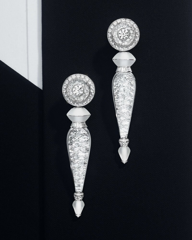 El poder de la alta costura en las joyas de Boucheron / Patricia Olivares Taylhardat, Dior, Boucheron, The Power of Couture, Tricot, cristal, collar, colección, botones, cinta, niquel, aleación, gemas, trenza, agujas, joyería, diamantes, bordados, medallas, parís, joyas, titanio