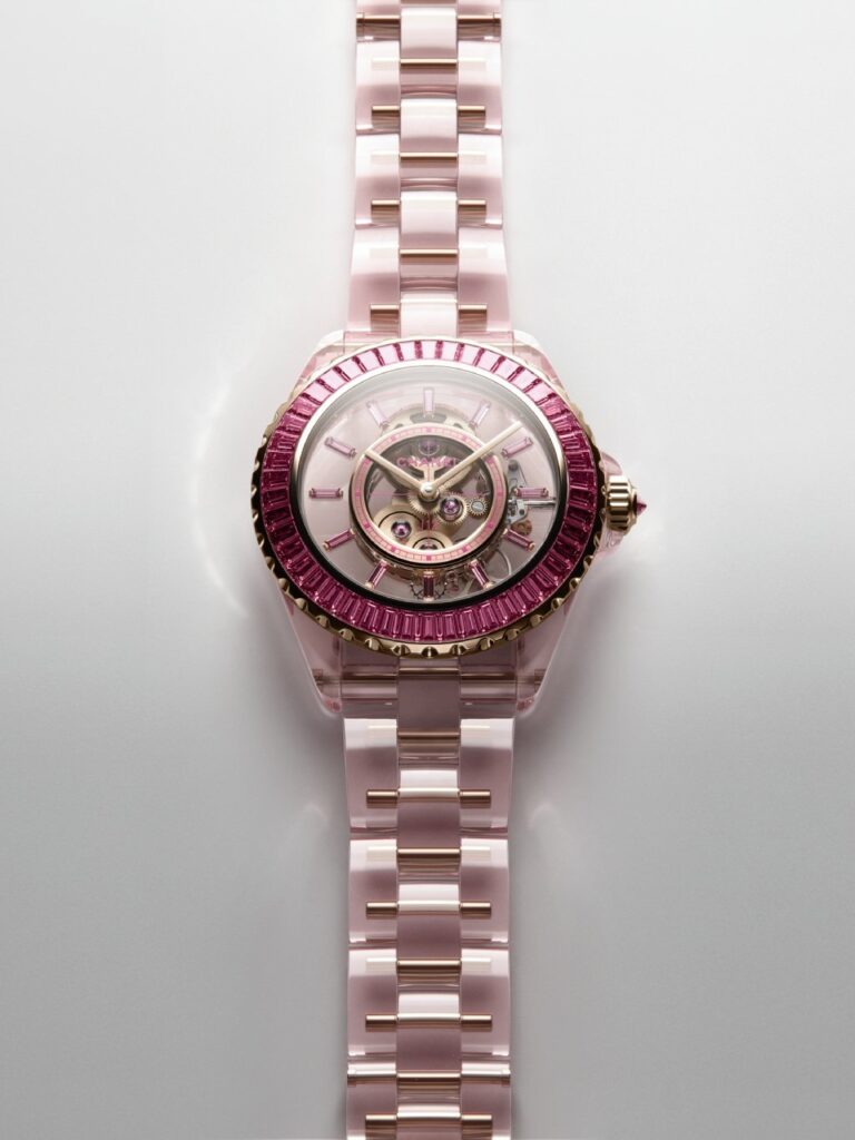 Chanel lanza sus relojes más rosas: J12 X-Ray y Boy.friend / Patricia Olivares Taylhardat, Chanel, Boy.friend, J12 X-Ray, Barbie, Watches and Wonders 2024, oro, zafiros, maison, relojes, acolchada, becerro, piel, correas, relojería, cristal, beige, bisel, engastado, guardatiempo, diseño