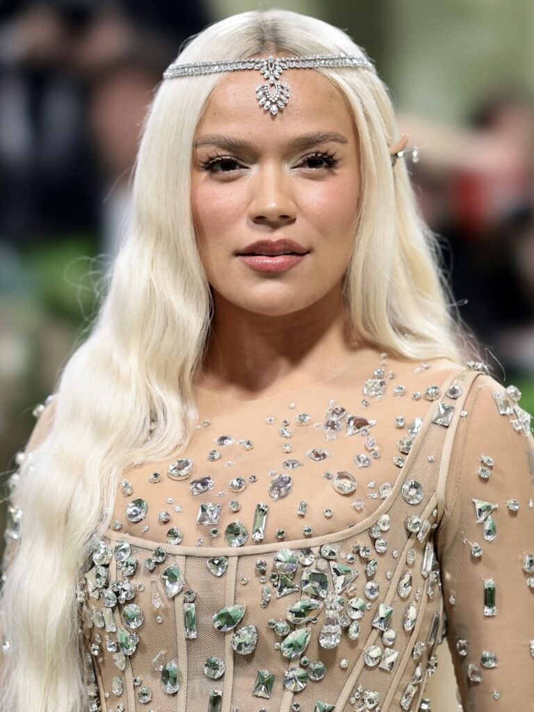 Karol G brilló con Messika en la MET Gala / Patricia Olivares Taylhardat, Messika, Karol G, MET Gala, Desert Bloom, Marc Jacobs, Bichota, Illusionnistes, Star Chaser, joyería, artista, collar, pendientes, tiara, clip, oro, kiki, anillos, look, diamantes, 18k, joyas, arte, colombiana, elfos