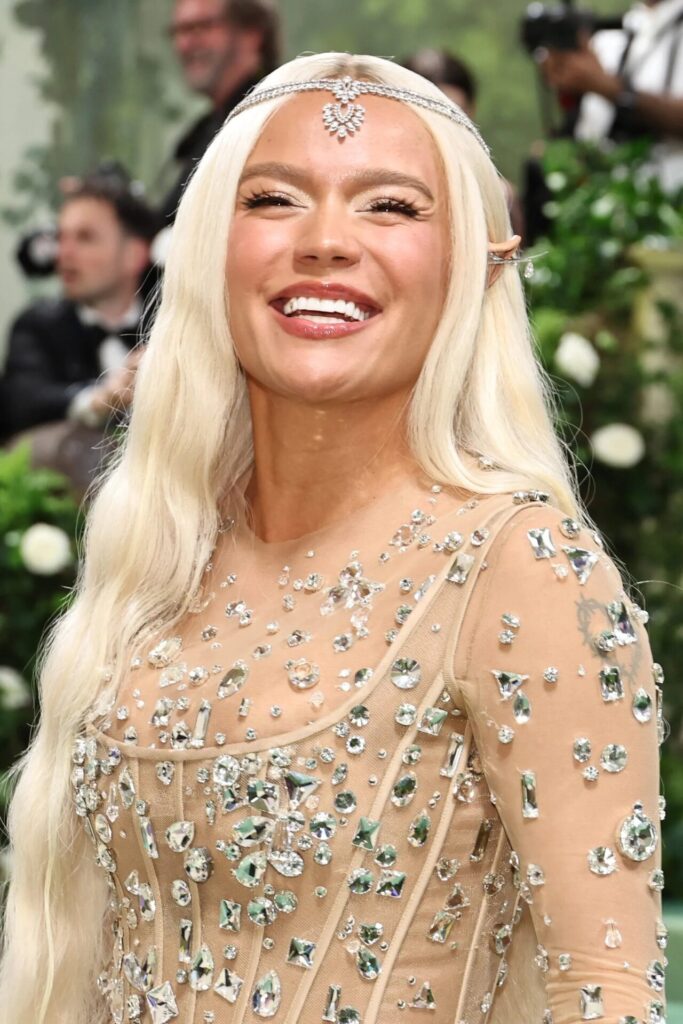 Karol G brilló con Messika en la MET Gala / Patricia Olivares Taylhardat, Messika, Karol G, MET Gala, Desert Bloom, Marc Jacobs, Bichota, Illusionnistes, Star Chaser, joyería, artista, collar, pendientes, tiara, clip, oro, kiki, anillos, look, diamantes, 18k, joyas, arte, colombiana, elfos