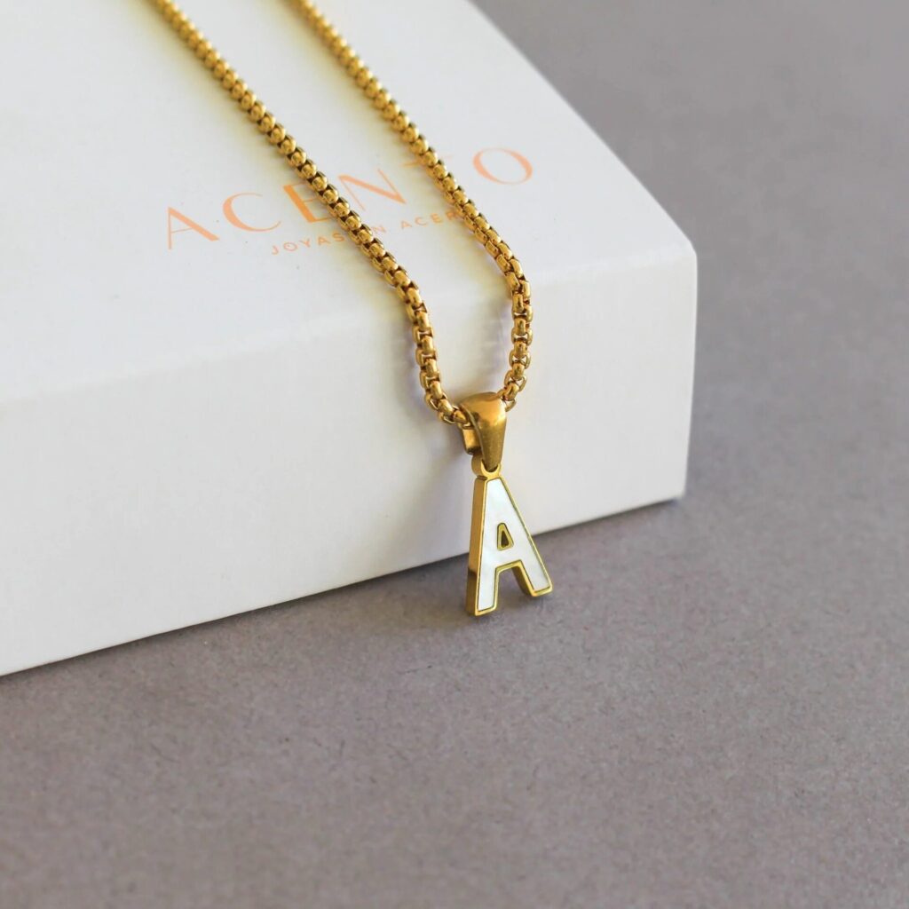 Personaliza tu estilo con joyas con iniciales / Patricia Olivares Taylhardat, joyas con iniciales, collares, pulseras, anillos, aretes, Brook y York, Catbird, Zoe Lev