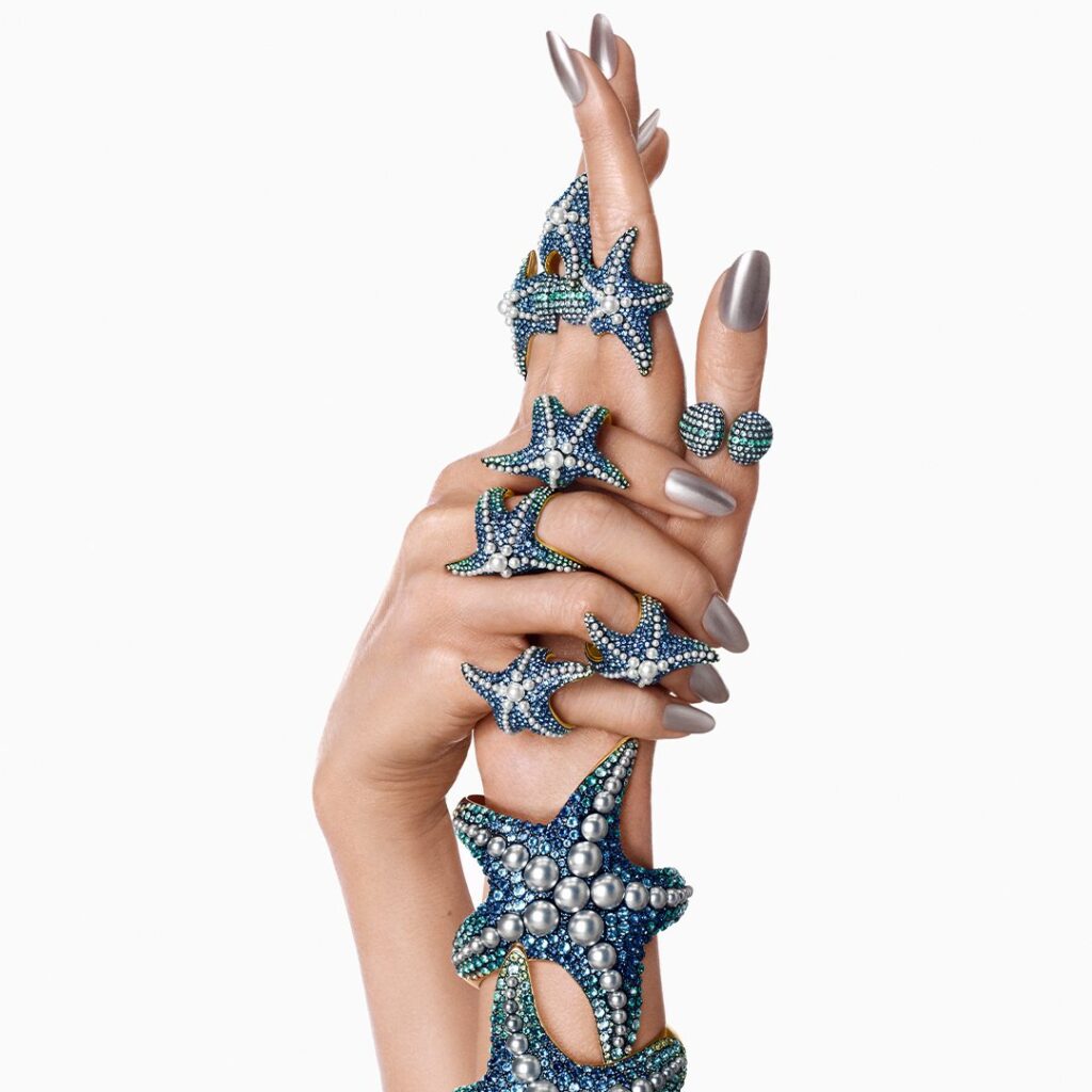 Swarovski, brillante como el mar / Patricia Olivares Taylhardat, Swarovski, mar, marino, collares, conchas, brazaletes, estrellas de mar, diamantes, perlas, océano, cristales, sirenas, perlas, zafiros