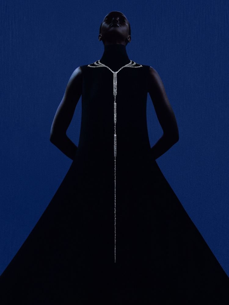 Or Bleu: la colección de Boucheron inspirada en Islandia / Patricia Olivares Taylhardat, Or Bleu, colección, Boucheron, Islandia, joyería, retrato, belleza, arena negra, cristal de roca, diamantes, escarcha, cascadas, inundaciones, collar, Cascade, cataratas, Choisne, pendientes, artesanía, brazalete, Eau D'Encre, obsidiana, piedra, volcánica, titanio, oro, intriga, artesanal