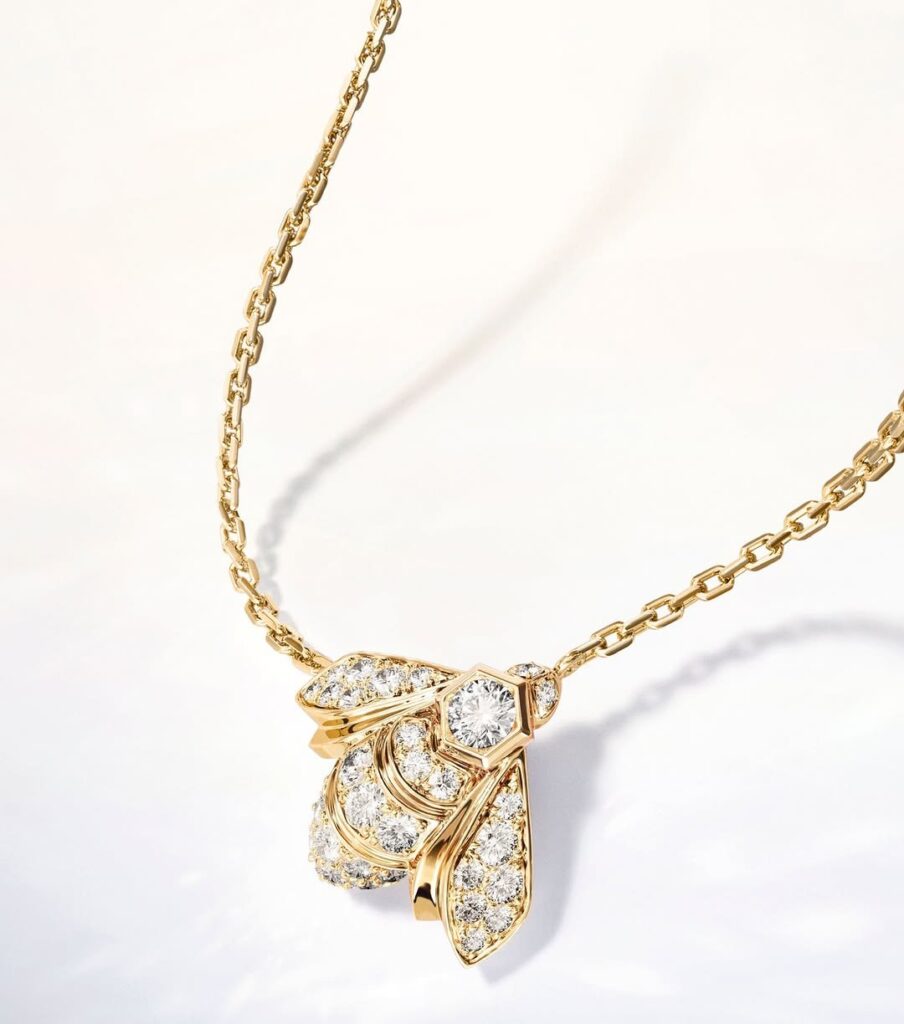 Chaumet lanza su colección Bee / Patricia Olivares Taylhardat, Chaumet, colección, Bee, línea, joyería, naturalistas, abejas, naturaleza, alvéolos, colmena, parisina, oro, diamantes, capacidad, apilamiento, talla, hexagonal, 88 facetas