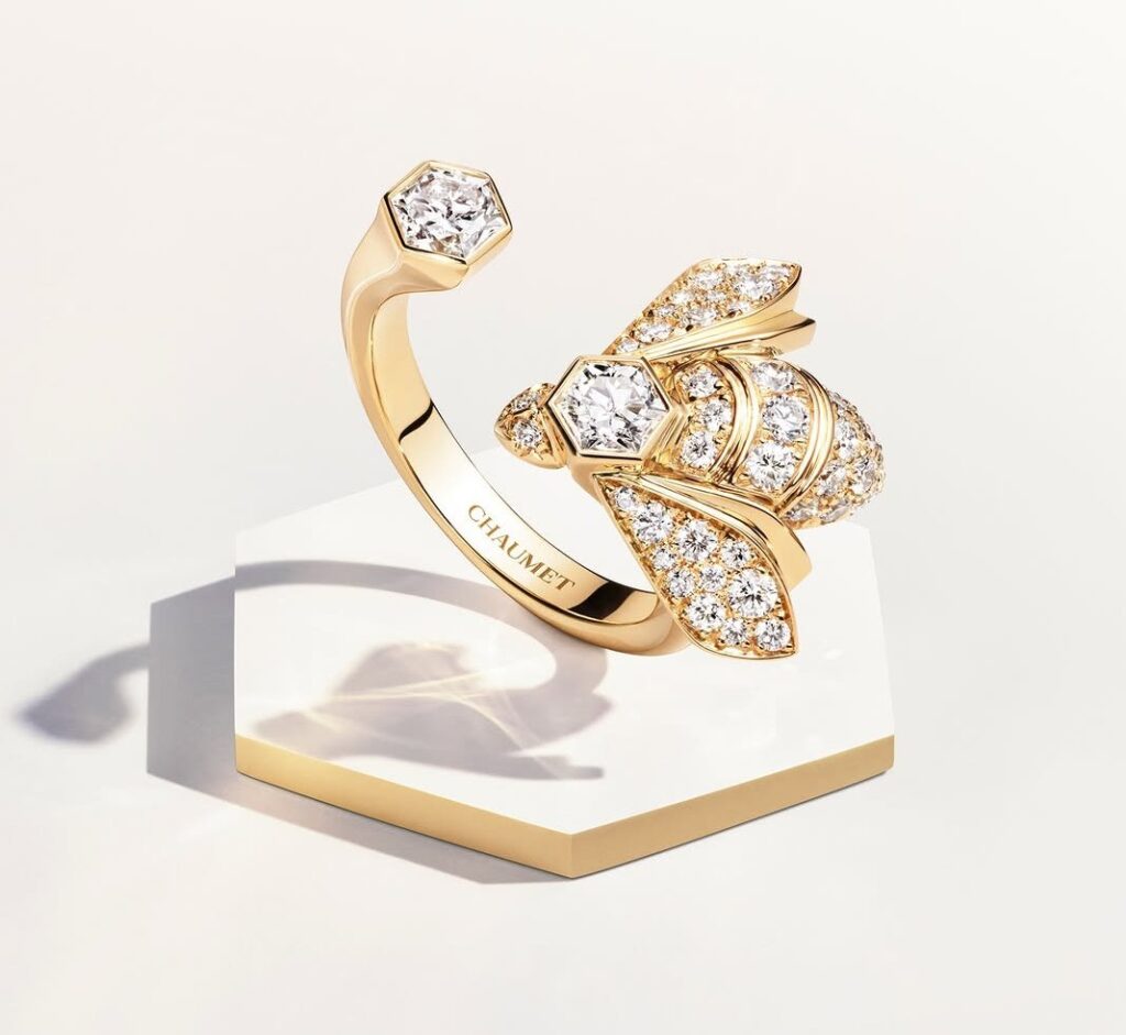 Chaumet lanza su colección Bee / Patricia Olivares Taylhardat, Chaumet, colección, Bee, línea, joyería, naturalistas, abejas, naturaleza, alvéolos, colmena, parisina, oro, diamantes, capacidad, apilamiento, talla, hexagonal, 88 facetas