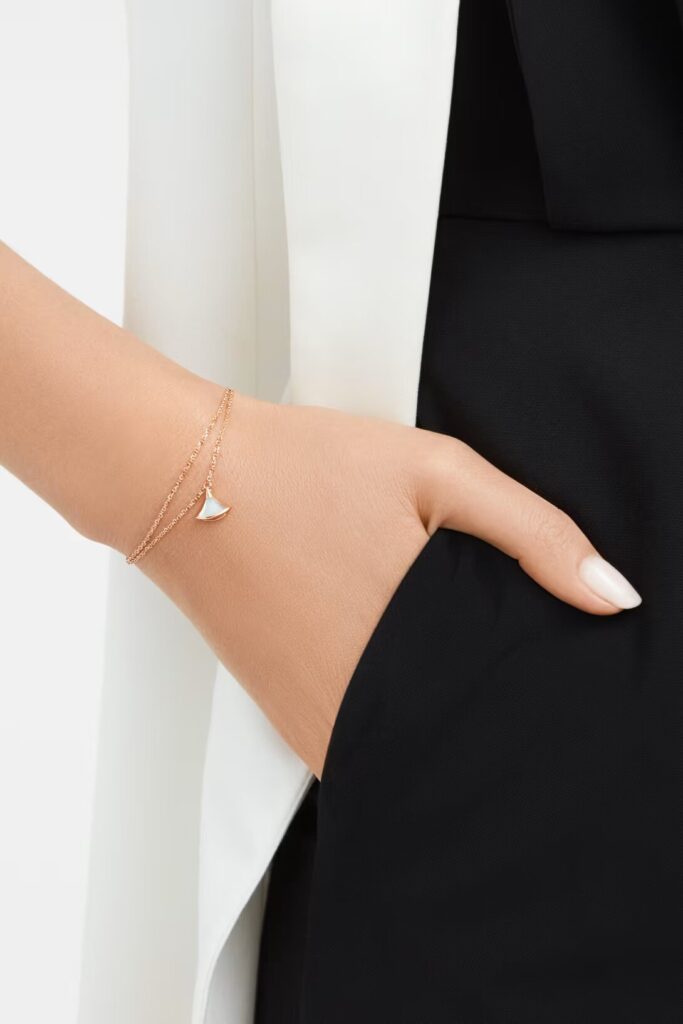 Bvlgari presenta: regalos para la reina de la casa / Patricia Olivares Taylhardat, Bvlgari, regalos, reina, casa, Día de las Madres, años, perfecto, misión, firmas, lujo, obsequios, hijo, expresión, amor, incondicional, accesorios, madres, Diva’s Dream, colgante, oro, 18 quilates, diamante, madreperla, pavé, colección, pulsera, Serpenti, reloj, Serpenti Seduttori, brazalete, acero inoxidable, anillo, Serpenti Viper