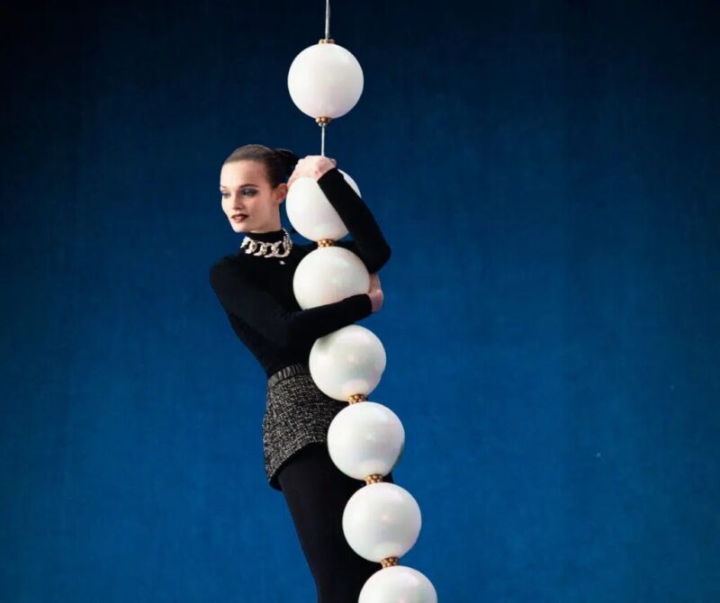 Chanel regala una constelación de estrellas con su campaña de navidad